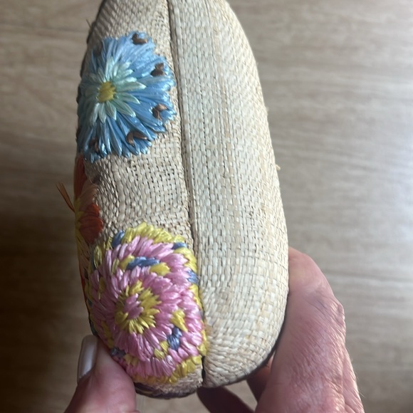 Floral Embroidered Clutch - Multicolor